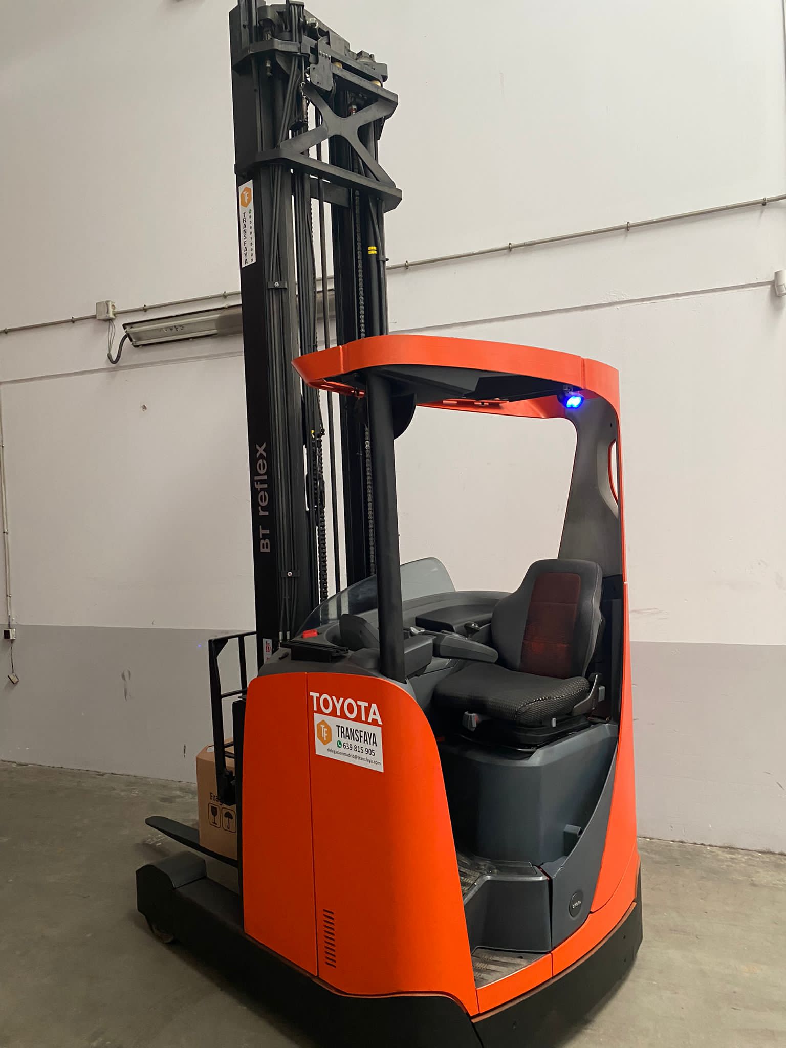 Foto 1 CARRETILLA RETRÁCTIL TOYOTA RRE160