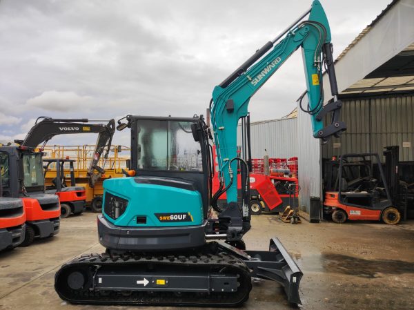 MINIEXCAVADORA SWE60UF